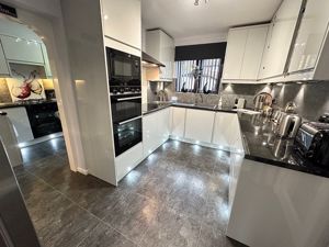 Kitchen- click for photo gallery